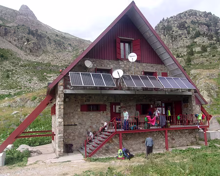 001 (052) J11 - Arrêt au refuge espagnol de Respomuso, nous sommes sur le versant sud du Balaïtous.