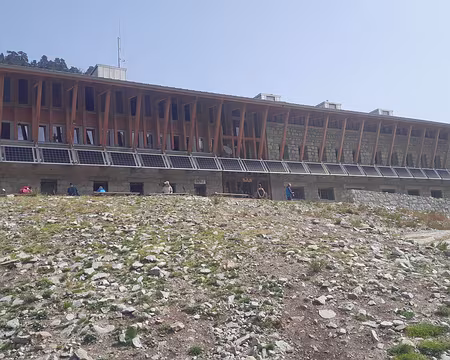 001 (054) J12 - Le récent refuge CAF Wallon-Marcadau, le plus grand des Pyrénées.