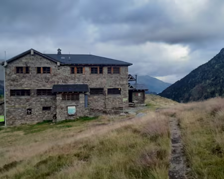 001 (099) ... refuge de Comapedrosa en Andorre où nous arrivons juste à temps pour dîner - J28