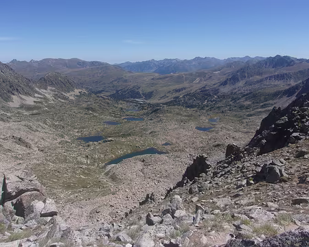 001 (113) J31 - Vue sur les lacs du Circ dels Pessons.