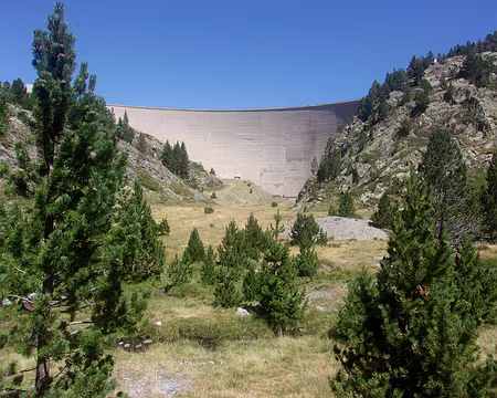 001 (118) J33 - Le barrage de l'étang de Lanoux.