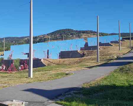 001 (126) ... et ses héliostats - J35.