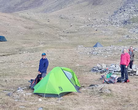 001 (132) J35 - C'est entourés d'isards que nous bivouaquons.