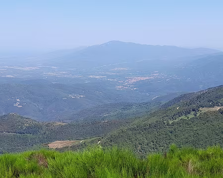 001 (153) J38 - Nous commençons à voir le massif des Albères.