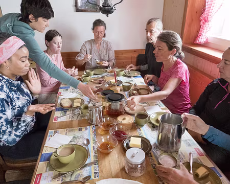 20230717-07h39m18s-V4 Le matin c'est aussi du local pour le lait / fromage ...