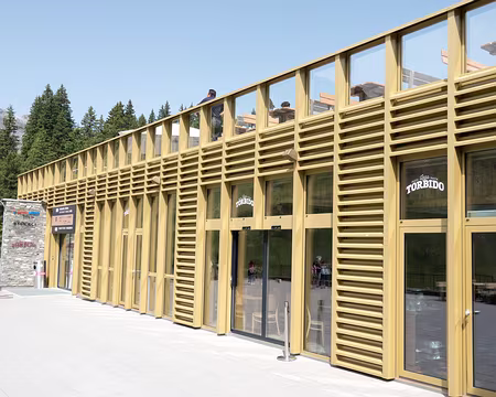 20230718-11h28m29s-V4 restaurant