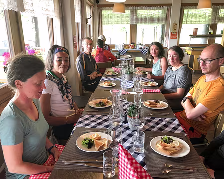 20230718-19h22m16s-V4 Encore une bonne table