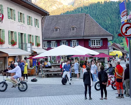 20230727-20h46m09s-V4 Ville de Mike Horn (voir à droite)