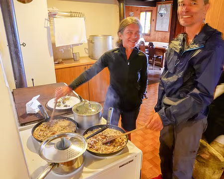 20230728-18h40m21s-V4 Préparation du risotto par les spécialistes