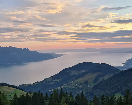 20230728-20h47m58s-V4 Crépuscule sur le lac léman