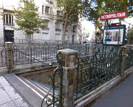 P1170360 Bouche de métro Art Nouveau