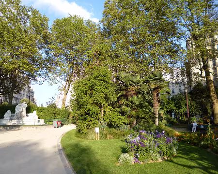 P1170368 Square Boucicaut