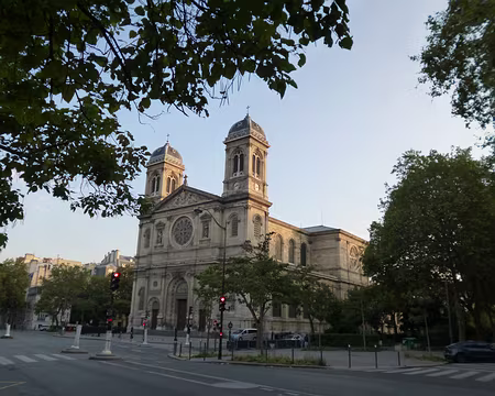 P1170401 Eglise Saint-François-Xavier, fin XIXè s., Boulevard des Invalides