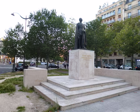 P1170406 Maréchal Lyautey (1854-1934) Place Cochin