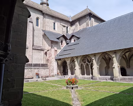 028 Cloître de l'abbaye d'Abondance