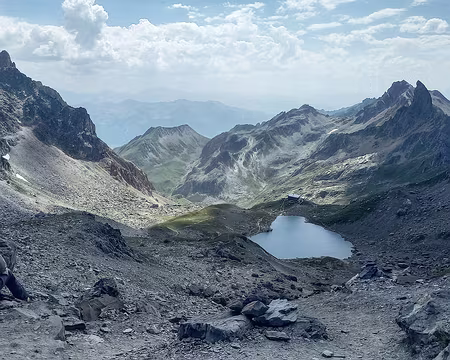 Col du Grand Fond : lac et refuge du Presset, et Pierra Menta. Col du Grand Fond : lac et refuge du Presset, et Pierra Menta.