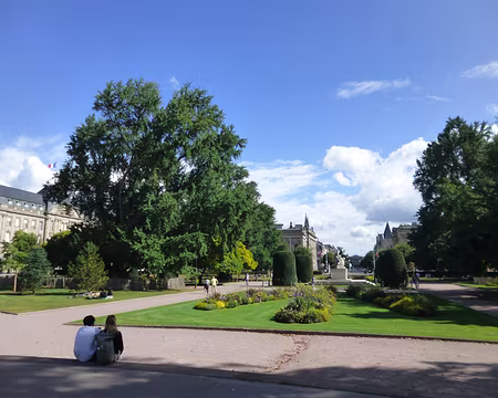 P1170814 ...bordant l'ancienne place impériale, la Place de la République est la pièce maîtresse du nouveau Strasbourg, extension urbaine conçue à la fin du XIXè siècle...