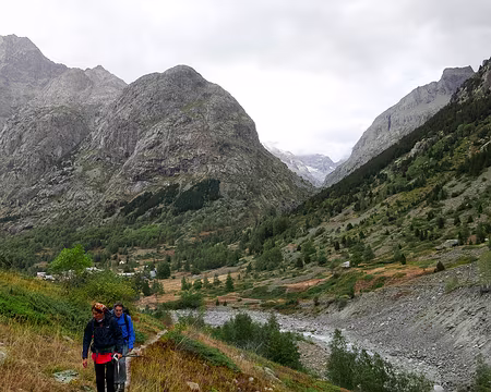 20230916-08h57m33s-p1170003_53200138770_o-V3 Déposés à la Bérarde, nous remontons la vallée du Vénéon.