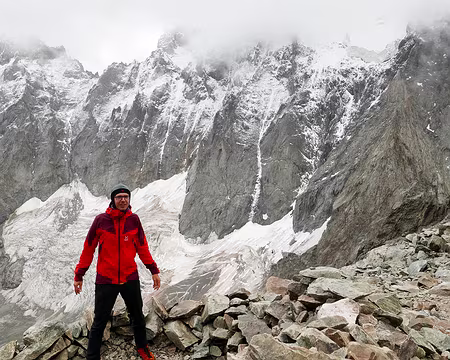 20230917-11h17m00s-p1170048_53200023898_o-V3 Au Col de la Temple (3321m) avec le Glacier Noir et son Col (3478m) en arrière plan.