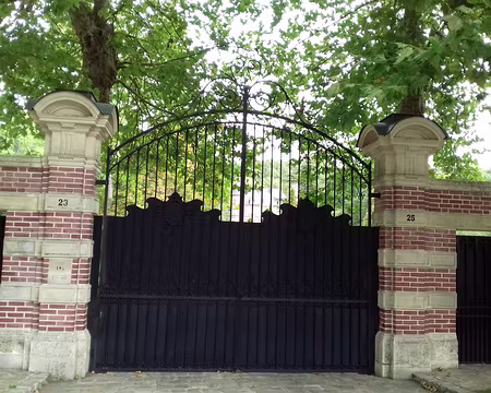 013 L’entrée du château d’Auffargis (XIXème siècle)