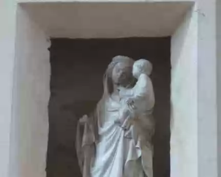P1180007 Vierge à l'Enfant en marbre (XVè s.)