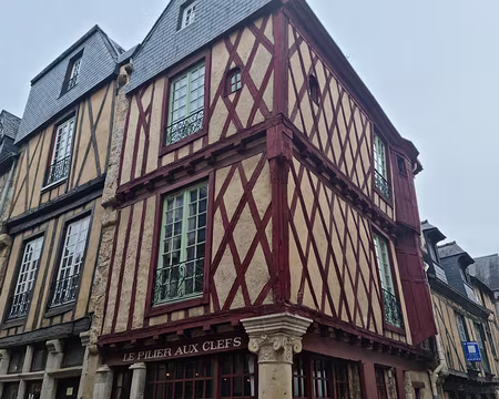 002 Maison du Pilier aux clefs.