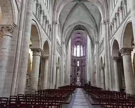 007 Cathédrale Saint-Julien dans le Vieux Mans. La plus longue du Pays 133,70m de long (128 pour Notre-Dame), 63,90 m de haut (33 pour Notre-Dame).