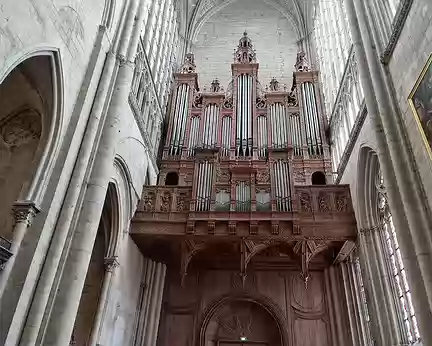 012 L'orgue de 1519 est l'oeuvre du manceau Simon Hayneufvre.