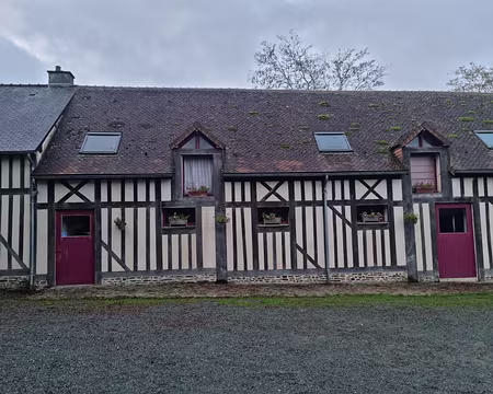 028 La « Ferme du Chemin », est une ferme-musée toujours en activité où le cheval continue à presser poires et pommes.