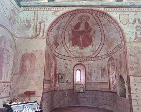 060 Christ en Majesté placé au centre du cul-de-four, dans une forme ovale. L'une des Fresques des XIIe et XIVe siècles, restaurées en 2006.