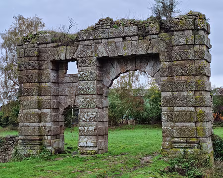 143 Étrange porte de Bois-Frou.