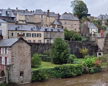 150 La Varenne (60 km de longueur) est un affluent de la Mayenne.