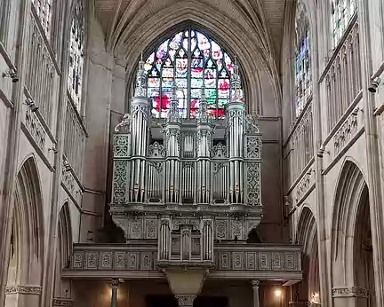 173 Ce buffet d'orgue, chef d’œuvre de la Renaissance française, date de 1537. L'on peut l'admirer aujourd'hui, restauré dans ses couleurs d'origine.