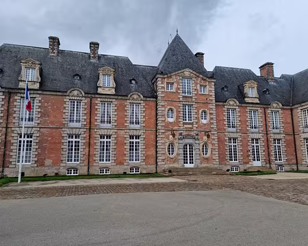 182 L’Hôtel de Guise ou préfecture de l’Orne. Une architecture du XVIIe siècle, remarquée et admirée pour ses façades en brique et pierre, atypiques dans le paysage...