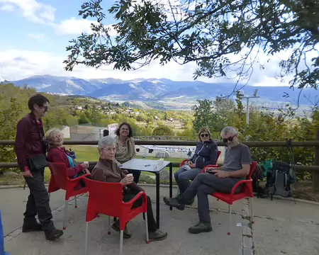 P1180045 Pause-café sur le site des bains romains de Dorres aux eaux chaudes sulfureuses