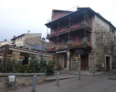 P1180086 J3 - Place de Llivia