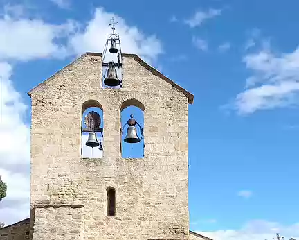 20231021_144330-01 Dorres. La plupart des églises ont des clochers-murs en Catalogne.