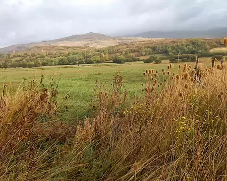 20231023_091024-01 La chapelle de Belloch visible de partout sur le plateau.