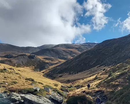 20231024_153915 Longue redescente dans la vallée.