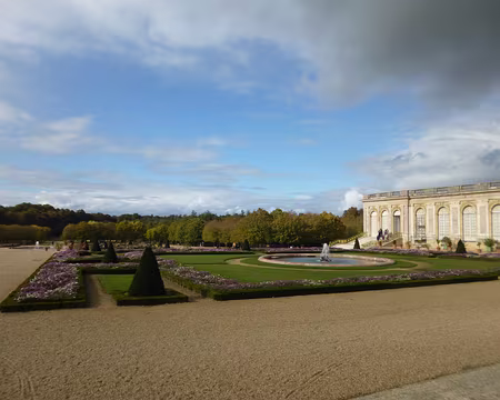 P1170954 Jardin du grand Trianon depuis le péristyle