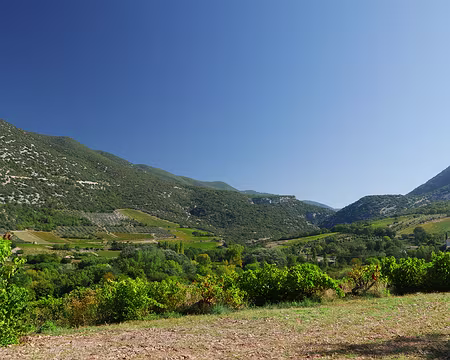 P1170087 On marche sur le GR91 - GR de Pays Massif du Ventoux en direction des Gorges de Toulourenc (partie 2).