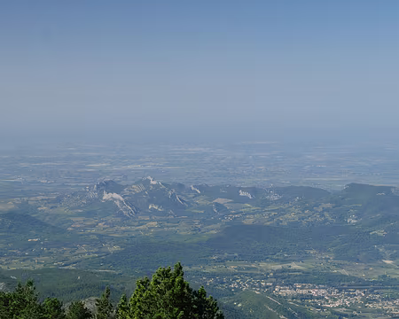 P1170143 Zoom sur les Dentelles de Montmirail.