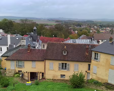 004 Depuis la terrasse du château, point de vue sur le village d’Ecouen et la plaine de France