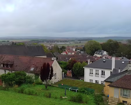 005 Les anciennes écuries, la grange aux dîmes du XIVème siècle (classée monument historique), et la mairie d’Ecouen