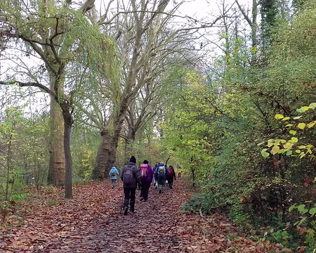 011 Sur la rive gauche de l’Oise, l’ancien chemin de halage est aujourd’hui un chemin de grande randonnée : le GR 1, qui fait le tour de l’Île de France