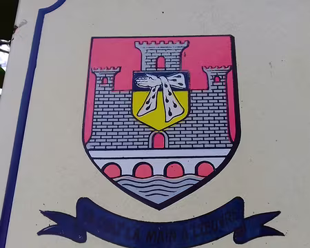 026 Le blason de L’Isle-Adam : le pont sur l’Oise, le château, et le brassard d’hermine (armes des seigneurs Villiers de L’Isle-Adam, 1364-1527)