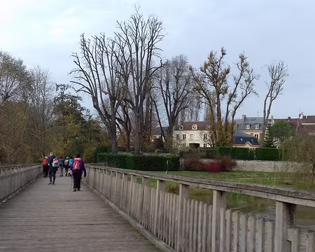043 Passerelle en bois entre le quai de l’Oise et l’île de la Cohue