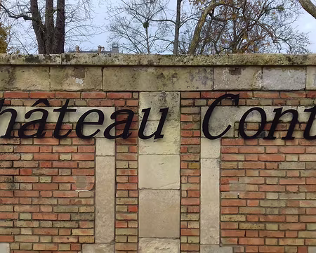 048 Le bâtiment actuel, propriété de la commune, est une reconstruction à l’identique du château édifié pour Alfred Ducamp en 1857, et incendié par les Prussiens en...