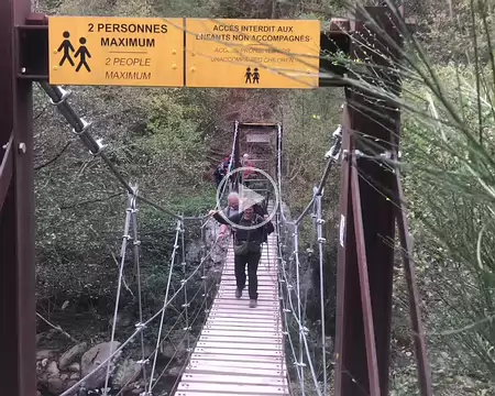 IMG_4462 Traversée de la rivière El Terme sur un pont suspendu