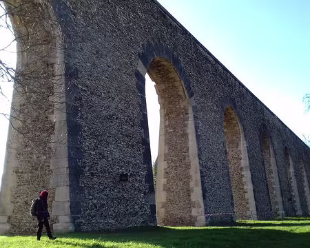 011 L’aqueduc de Marly, long de 643 mètres, est composé de 36 arches. Classé monument historique depuis 1933